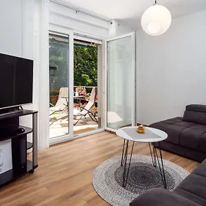  Apartment Birdsong Getaway